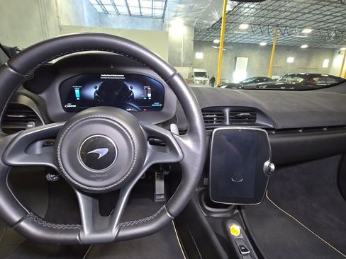 Used 2025 McLaren Artura Spider RWD image 5