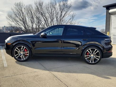 Used 2025 Porsche Cayenne S image 2