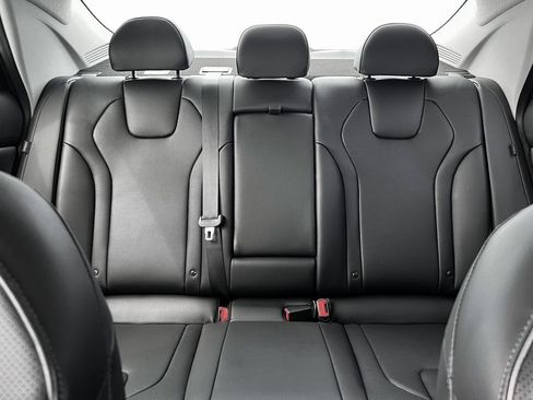 New 2025 Hyundai Elantra Limited image 17