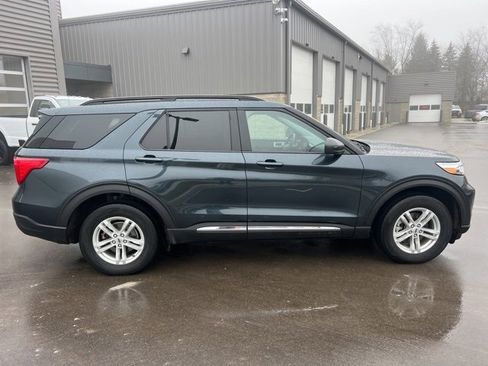 Used 2023 Ford Explorer XLT w/ Equipment Group 202A image 4