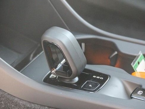 New 2025 Volvo XC40 B5 Core w/ Protection Package Premier image 19