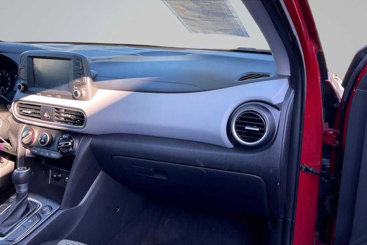 Used 2021 Hyundai Kona SE AWD/4WD image 17