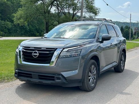 Used 2022 Nissan Pathfinder SV AWD/4WD image 1