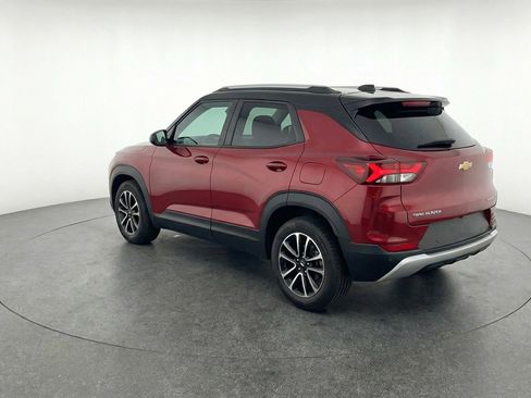 Used 2025 Chevrolet TrailBlazer LT w/ Driver Confidence Package image 6