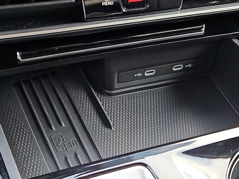 Used 2025 Volkswagen Atlas Cross Sport SE image 22