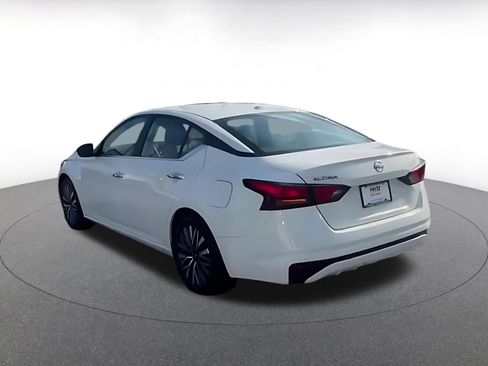 Used 2025 Nissan Altima 2.5 SV image 9