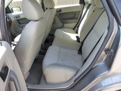 Used 2010 Ford Focus SE FWD image 29