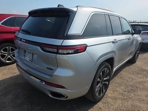 Used 2023 Jeep Grand Cherokee Overland w/ Luxury Tech Group IV AWD/4WD image 8