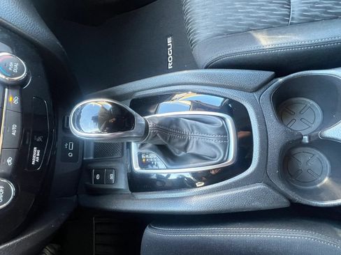 Used 2019 Nissan Rogue SV w/ Sun & Sound Touring Package AWD/4WD image 25