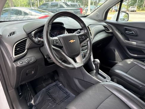 Used 2020 Chevrolet Trax LT w/ Driver Confidence Package AWD/4WD image 17