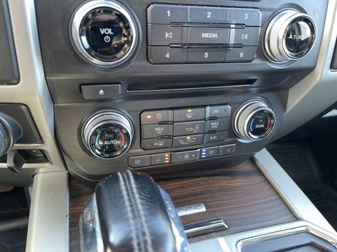 Used 2017 Ford F150 Lariat w/ Equipment Group 502A Luxury AWD/4WD image 22