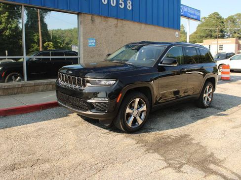 Used 2022 Jeep Grand Cherokee Limited w/ Trailer Tow Prep Group (B) RWD image 3