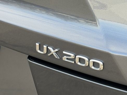 Used 2022 Lexus UX 200 image 23