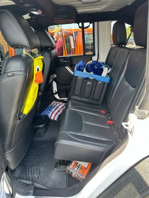 Used 2018 Jeep Wrangler Unlimited Sahara w/ Connectivity Group AWD/4WD image 13