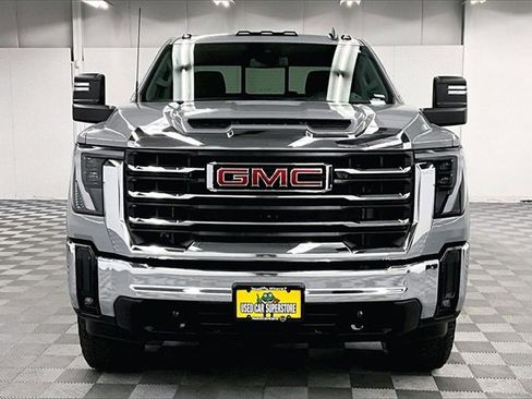 Used 2024 GMC Sierra 2500 SLE w/ SLE Value Package; image 3
