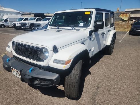 Used 2024 Jeep Wrangler Unlimited AWD/4WD image 4