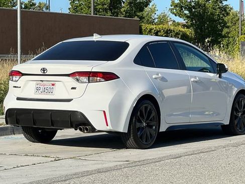 Used 2024 Toyota Corolla SE w/ SE Premium Package FWD image 4