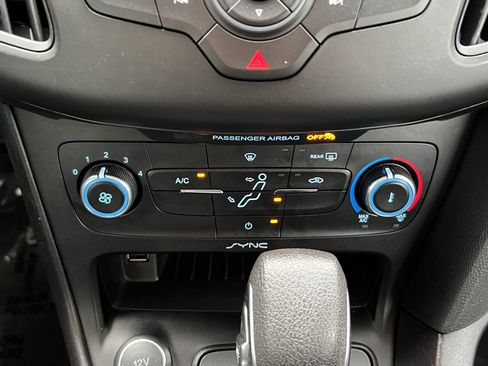 Used 2017 Ford Focus SE image 28