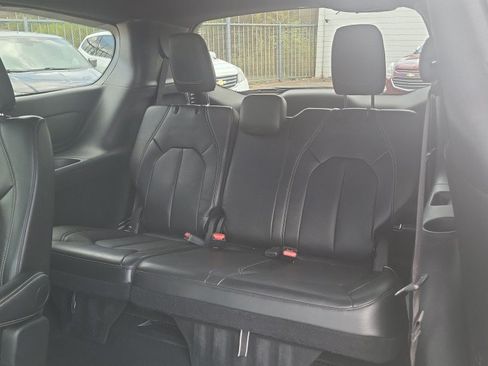 Used 2025 Chrysler Pacifica Select FWD image 23