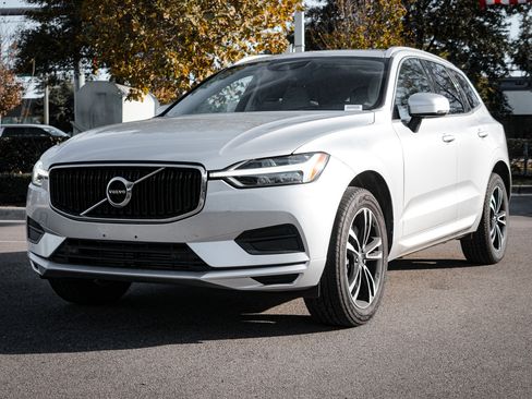 Used 2020 Volvo XC60 T6 Momentum image 5