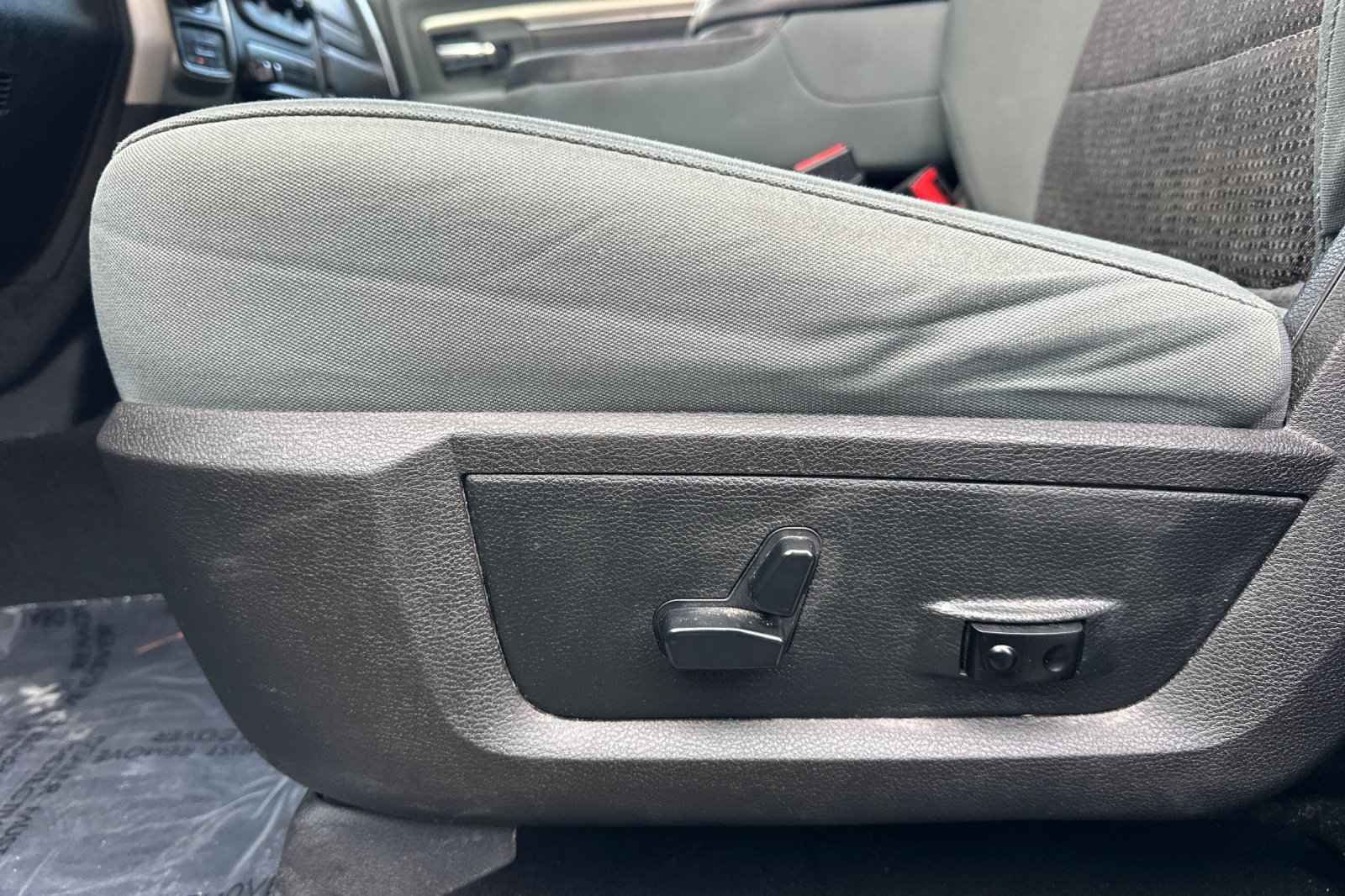 Used 2018 RAM 1500 Classic SLT AWD/4WD image 13