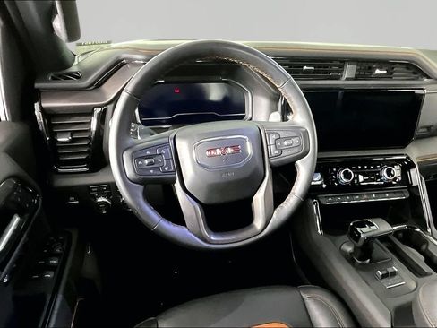 Used 2025 GMC Sierra 1500 AT4 w/ AT4 Premium Package AWD/4WD image 9