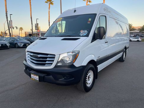 Used 2015 Freightliner Sprinter 2500 RWD image 7