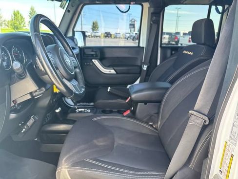 Used 2015 Jeep Wrangler Unlimited Sahara w/ Dual Top Group AWD/4WD image 9