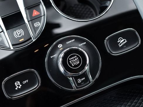 New 2025 Bentley Bentayga V8 image 35