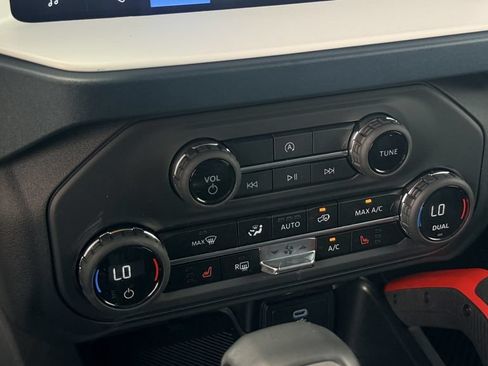 Used 2025 Ford Bronco Heritage Edition AWD/4WD image 17