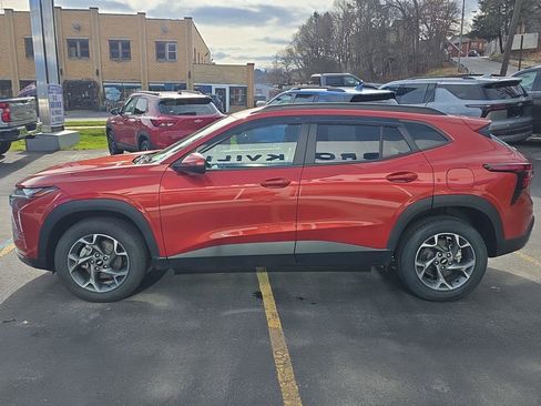 Used 2024 Chevrolet Trax LT w/ Driver Confidence Package image 5