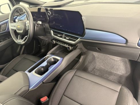 Used 2025 Chevrolet Equinox EV LT w/ Convenience Package II FWD image 11