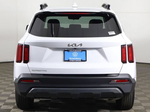 Used 2023 Kia Sorento S AWD/4WD image 13