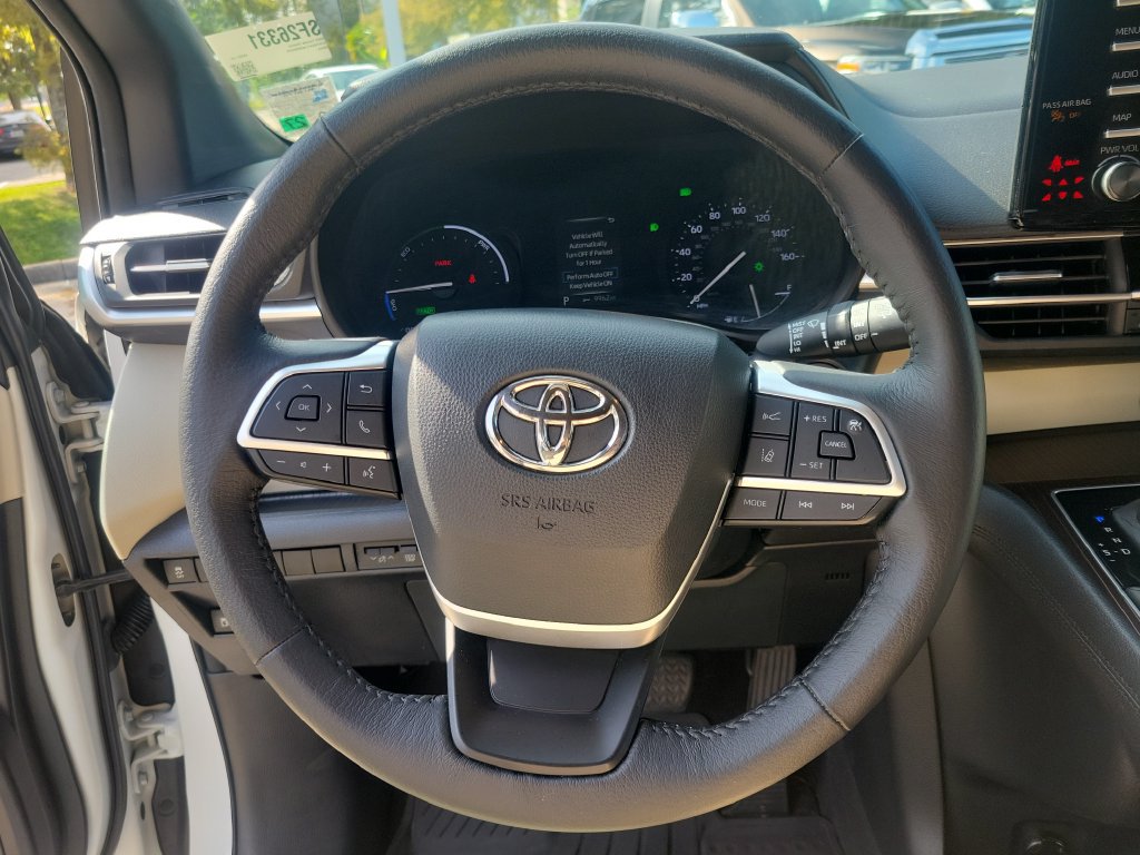 Certified 2022 Toyota Sienna XLE FWD image 30