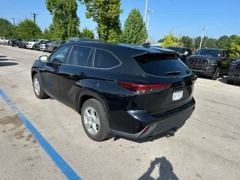 Used 2023 Toyota Highlander LE FWD image 17