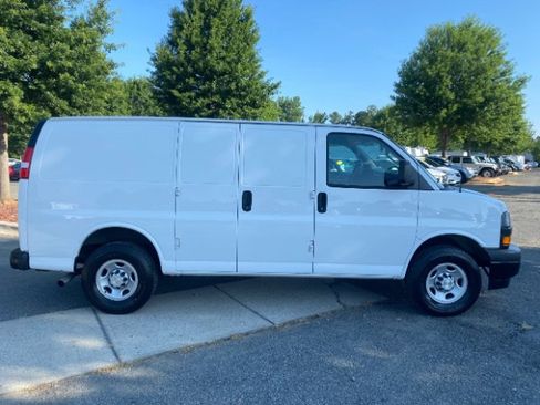 Used 2022 Chevrolet Express 2500 w/ Driver Convenience Package RWD image 5