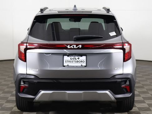 Used 2024 Kia Seltos EX AWD/4WD image 13