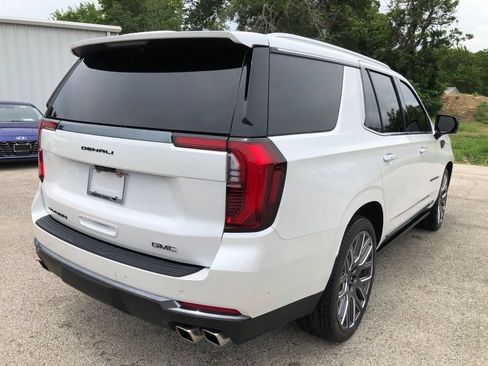 Used 2025 GMC Yukon Denali Ultimate AWD/4WD image 3