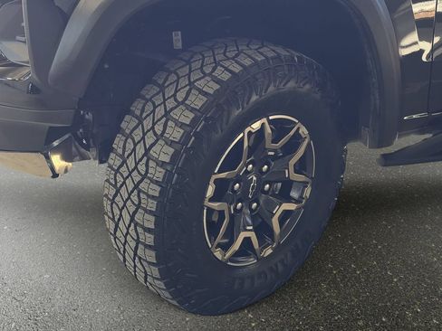 Used 2025 Chevrolet Colorado ZR2 w/ Technology Package AWD/4WD image 35
