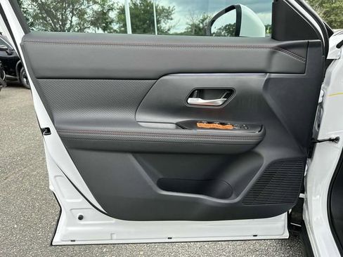 New 2025 Nissan Kicks SR FWD image 14