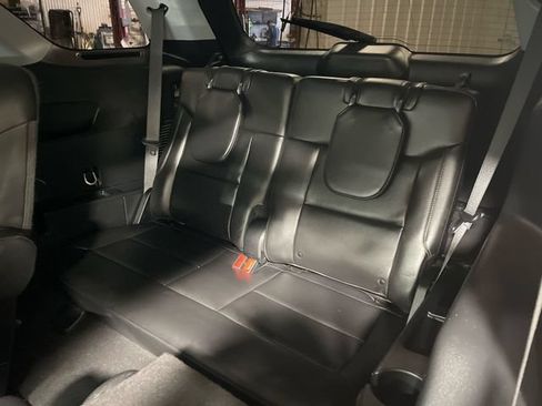 Used 2023 Ford Explorer XLT w/ Equipment Group 202A AWD/4WD image 22