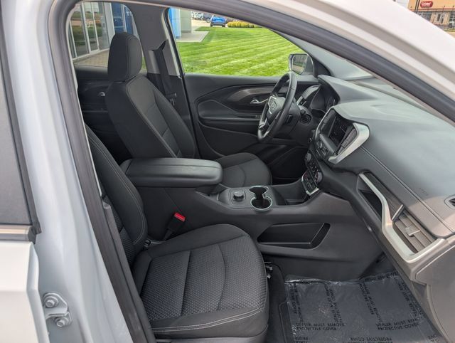 Used 2024 GMC Terrain SLE FWD image 4