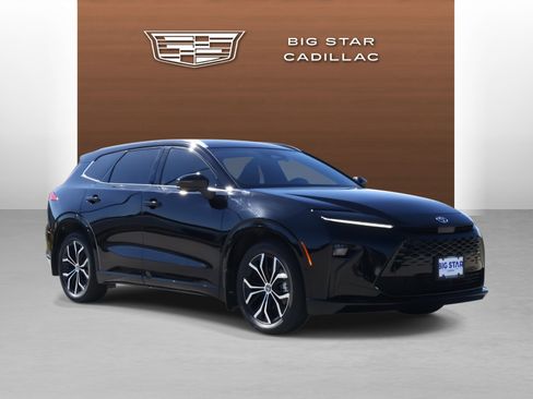 Used 2025 Toyota Crown Signia XLE image 7