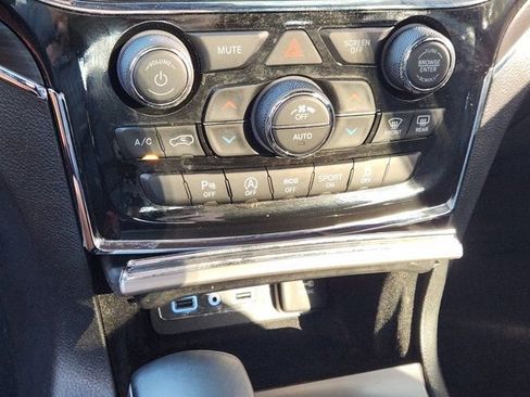 Used 2022 Jeep Grand Cherokee Limited w/ Trailer Tow Group IV image 22