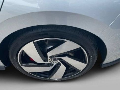 Used 2022 Volkswagen GTI SE FWD image 3