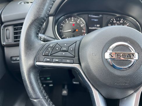 Used 2017 Nissan Rogue SV AWD/4WD image 29