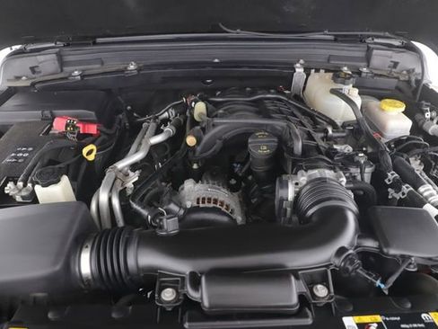 Used 2023 Jeep Wrangler Unlimited Sahara w/ Cold Weather Group AWD/4WD image 15