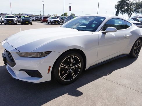 Certified 2025 Ford Mustang Coupe image 3
