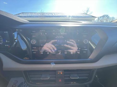 Used 2022 Volkswagen Taos SE image 16