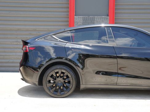 Used 2023 Tesla Model Y AWD image 2